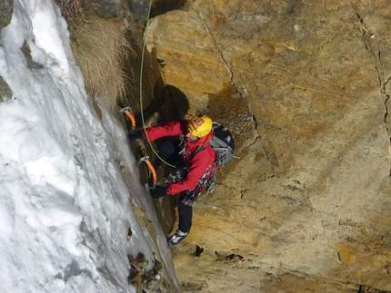 Dio li fa... e poi li accoppia, Valnontey, Cogne - Giancarlo Bazzocchi exiting pitch 4 of Dio li fa... e poi li accoppia