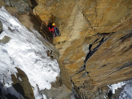 Dio li fa... e poi li accoppia, Valnontey, Cogne - Giancarlo Bazzocchi exiting pitch 4 of Dio li fa... e poi li accoppia