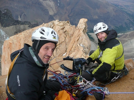 Torre Centrale del Paine - Rolando Larcher e Fabio Leoni in vetta