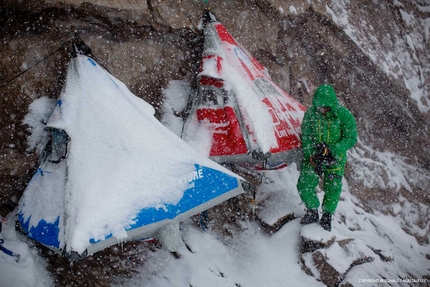 Ulvetanna, Antarctic - Foul weather towards the end of NE ridge climb on Ulvetanna (2931m), first ascended by Leo Houlding, Sean Leary, Alastair Lee, Jason Pickles, Chris Rabone and David Reeves in January 2013.
