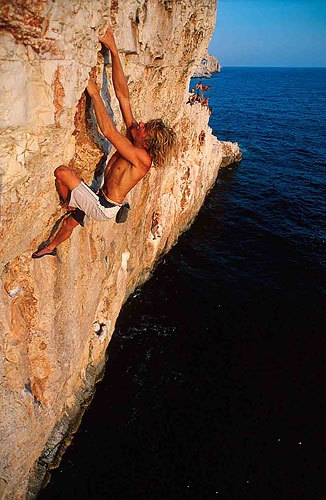 Leo Houlding - Deep Water Solo in Croazia.