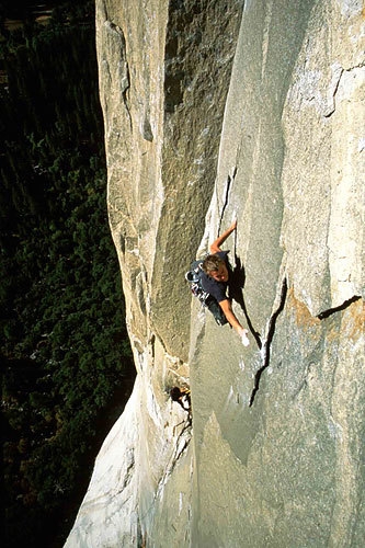 Leo Houlding - Leo Houlding nel tratto chiave di The Passage to Freedom, El Capitan, Yosemite.