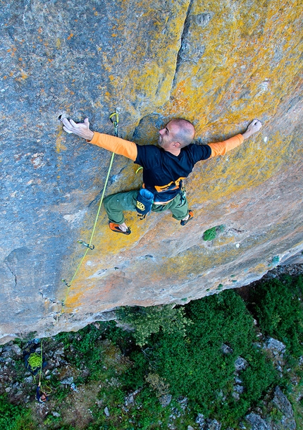 Jerzu, Sardegna - Simone Sarti sulla bellissima Snake Eye, 7b+, al Canyon di Ulassai.