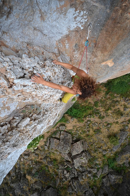 Jerzu, Sardegna - La particolarissima roccia del Canyon di Ulassai e la via 