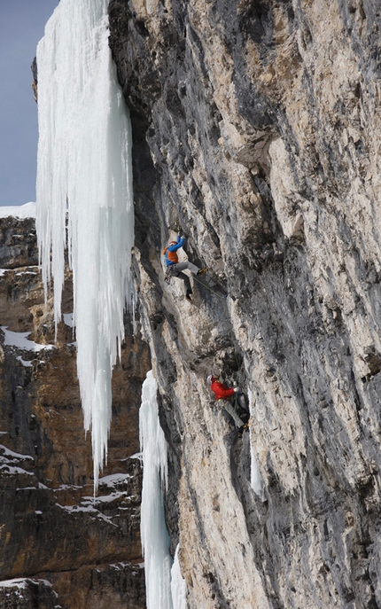 Senza Piombo - Senza Piombo (M10 WI 5, 140m, 27 + 30/01/2013, Albert Leichtfried, Benedikt Purner) Val Lunga, Dolomites