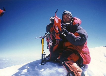 Premio Saint Vincent - Pemba Doma Sherpa on the summit of Everest