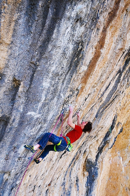 Adam Ondra - Adam Ondra climbing La Dura Dura 9b+, Oliana