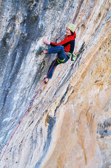 Adam Ondra - Adam Ondra climbing La Dura Dura 9b+, Oliana