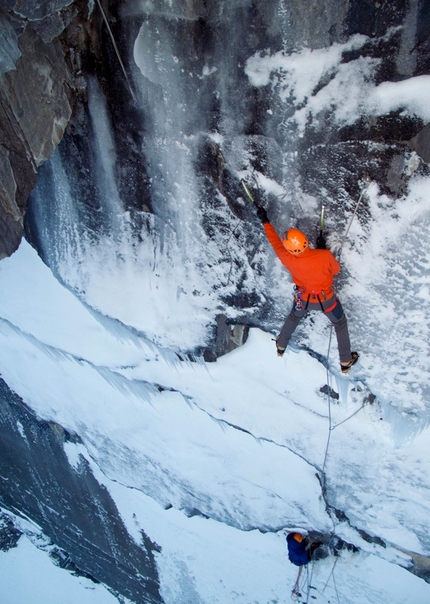 Raphael Slawinski - The God Delusion (175m, M8+ WI5+), Stanley Headwall