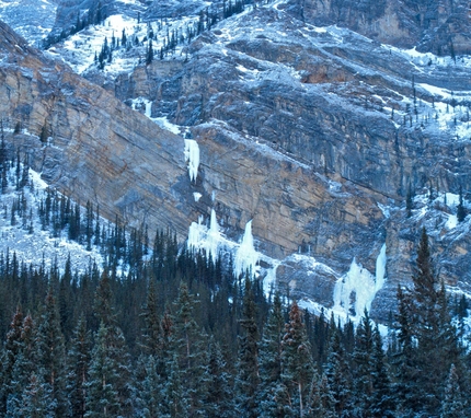 Raphael Slawinski - Nachtmahr, 85m, M9 WI5, Maze Peak, Dry Ranges, Canada