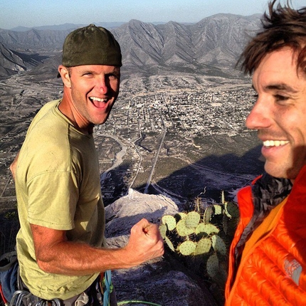 Mexican multi-pitch free climb by Honnold and McCoy