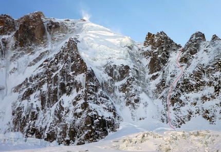 Aiguille Verte Monte Bianco - Couloir de l'Aiguille Carrée, Aiguille Verte, Monte Bianco sceso con sci e snowboard il 21/02/2013 da Davide Capozzi, Julien Herry e Luca Rolli.