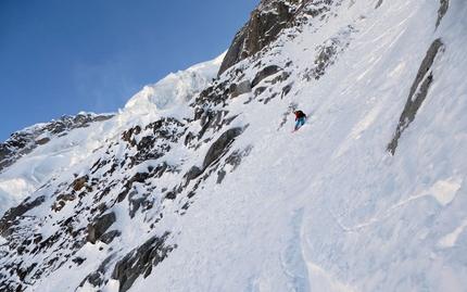 Aiguille Verte Monte Bianco - Couloir de l'Aiguille Carrée, Aiguille Verte, Monte Bianco sceso con sci e snowboard il 21/02/2013 da Davide Capozzi, Julien Herry e Luca Rolli.