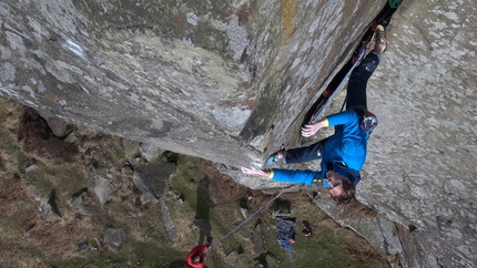 James Pearson - James Pearson durante la terza salita della via di gritstone Elder Statesman HXS 7a Curbar Edge in Inghilterra il 15/02/2013.