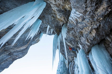 Robert Jasper - Robert Jasper during the first ascent of Kokosnuß (M12, WI5, 165m, 13/02/2013), Breitwangflue, Kandersteg, Switzerland.