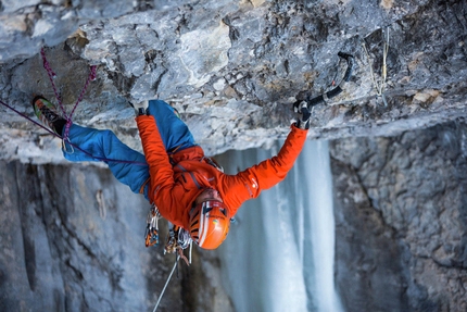 Robert Jasper - Robert Jasper during the first ascent of Kokosnuß (M12, WI5, 165m, 13/02/2013), Breitwangflue, Kandersteg, Switzerland.