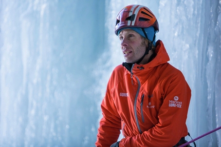 Robert Jasper - Robert Jasper durante la prima libera di Ritter der Kokosnuß (M12, WI5, 165m, 13/02/2013), Breitwangflue, Kandersteg, Svizzera.