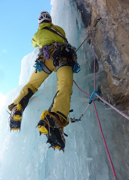 Cascata Attraverso Travenanzes, Dolomites - Andrea Gamberini on pitch 3 of Attraverso Travenanzes