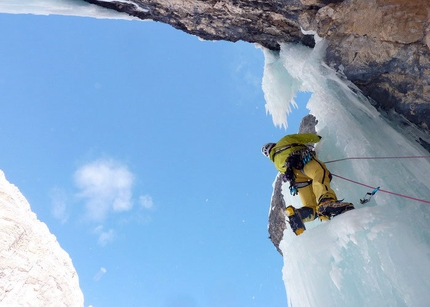 Cascata Attraverso Travenanzes, Dolomites - Andrea Gamberini on pitch 3 of Attraverso Travenanzes