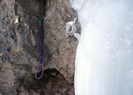 Cascata Attraverso Travenanzes, Dolomites - The third belay of Attraverso Travenanzes