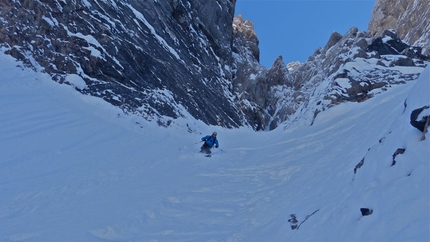 Dent Favre Parete Nord - Sébastien de Sainte Marie e Olov Isaksson sciando la parete nord di Dent Favre (Alpi Bernesi) , Svizzera, febbraio 2013