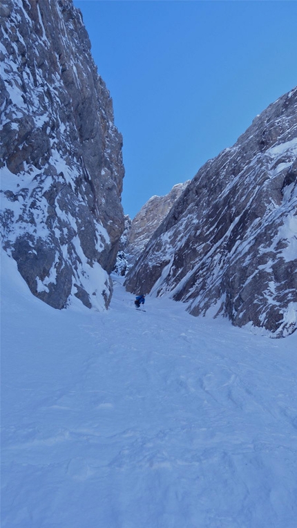 Dent Favre Parete Nord - Sébastien de Sainte Marie e Olov Isaksson sciando la parete nord di Dent Favre (Alpi Bernesi) , Svizzera, febbraio 2013