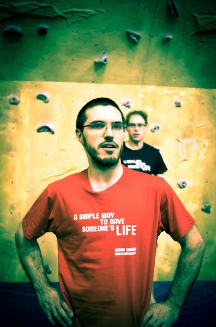 Climb for Life - La maglietta Climb for Life per promuovere la donazione di midollo osseo