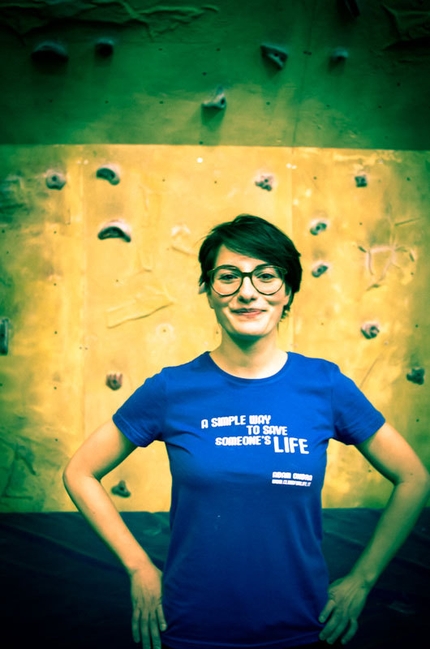 Climb for Life - La maglietta Climb for Life per promuovere la donazione di midollo osseo