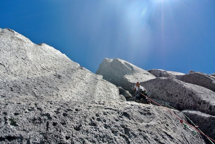 Cerro Walwalun, Valle Cochamó, Cile - Perdidos en el Mundo: Lorenzo Lanfranchi in apertura sul 22° tiro