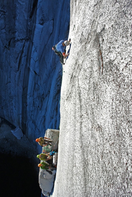 Cerro Walwalun, Valle Cochamó, Chile - Simone Pedeferri freeing pitch 9 of 'Perdidos en el Mundo' on Cerro Walwalun, Cochamó, Chile