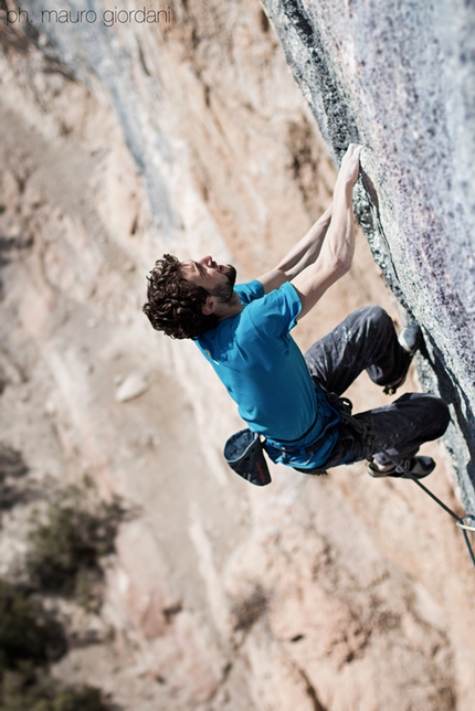 No Siesta Spain Trip - Silvio Reffo in action on the route  Mind Control at Oliana, Spain