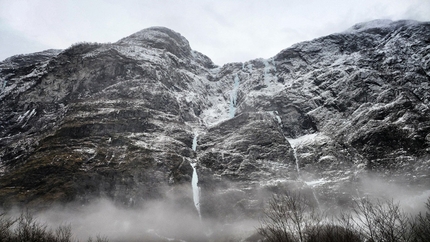 Kjerrskredkvelven, Gudvangen, Norway - Matthias Scherer and Tanja Schmitt on Kjerrskredkvelven, the enormous icefall at Gudvangen, Norway.