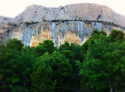 Chris Sharma - The crag Oliana in Spain