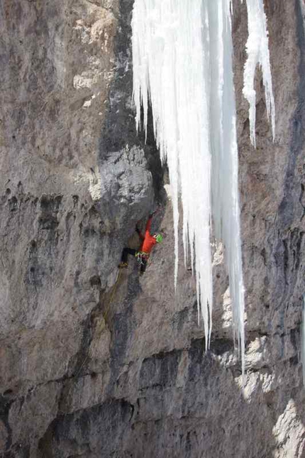 Pinocchio, Val Travenanzes - Martin Riegler e Florian Riegler hanno liberato Pinocchio (M8+, WI 5), una via di misto in Val Travenanzes (Dolomiti) aperta nel 2010 da Valentin Riegler e Hannes Lemayr.