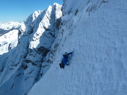 L'Onda di Hokusai,  Molignon di Dentro, Catinaccio, Dolomiti di Philipp Angelo ed Andreas Tonelli - Klaus Baumgartner in uscita dal nono tiro, L'Onda di Hokusai, Molignon di Dentro, Catinaccio, Dolomiti