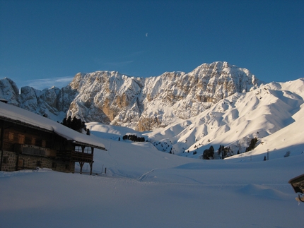 L'Onda di Hokusai,  Molignon di Dentro, Rosengarten, Dolomites by Philipp Angelo and Andreas Tonelli - Molignon seen from the hut