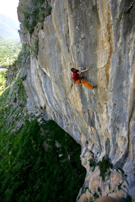 Andonno, Severino Scassa - Severino Scassa climbing Noia 8c+ at Andonno