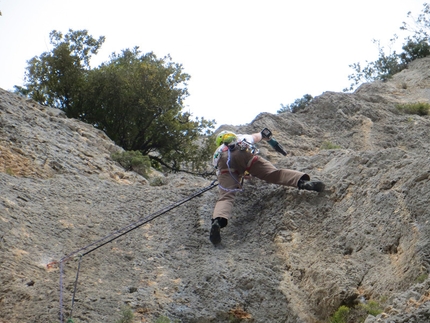 Oiscura... L'eco del Baratro, Punta Giradili, Sardegna - Aldo Mazzotti sul passo chiave del sesto tiro