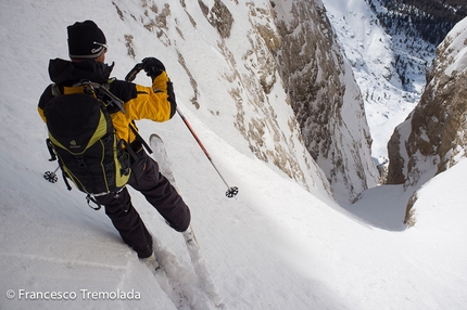 Piz Lavarella, Dolomiti - Andrea Oberbacher durante la prima discesa in sci della parete Ovest del Piz Lavarella, Dolomiti, asssieme a Francesco Tremolada.