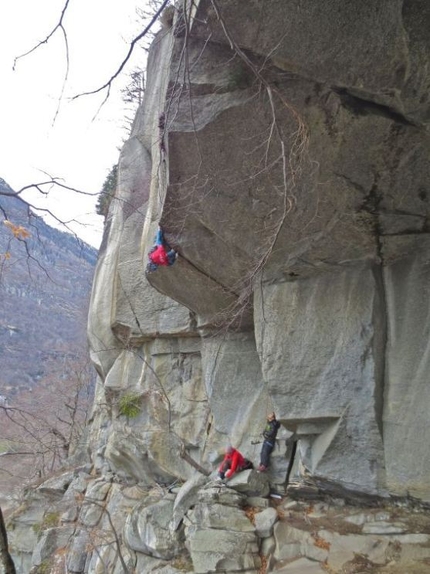 Tom Randall climbs hard at Cadarese in Italy