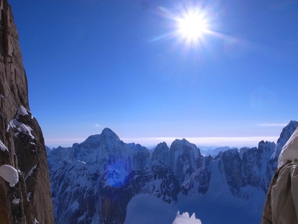 Citadel, Kichatna Range, Alaska - Ben Erdmann, Jess Roskelley e Kristoffer Szilas durante la prima salita di Hypa Zypa Couloir (ED: AI5+, M6+, 5.10R, A3, 1100m, 5 - 7/04/2013) , Citadel parete est, Kichatna Range, Alaska.