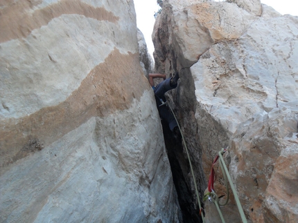 Monte Gallo, & Monte Monaco, Sicilia - Ultima difficoltà sulle Sirene, il camino d'uscita