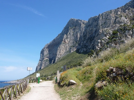 Monte Gallo, & Monte Monaco, Sicilia - Pizzo Sella,in centro l'evidente sperone di Ho sentito le sirene cantare