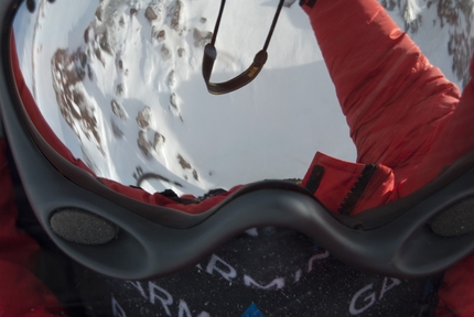 Danilo Callegari - Maschera specchiata, volto sul campo1 del Monte Elbrus a 4.100 metri