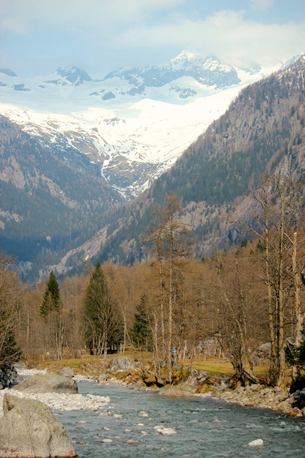 Melloblocco - Prima acqua nel torrente della Val di Mello