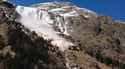 Avalanche at Saint Christophe en Oisans in France