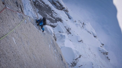 Moose's Tooth, Alaska - Dal 12  - 14 aprile 2013 gli alpinisti Dani Arnold e David Lama hanno aperto la via Bird of Prey (1500m, 6a, M7+, 90°, A2) sul Moose's Tooth, Alaska.