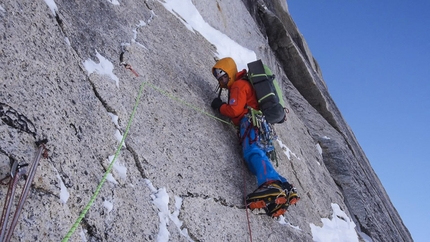 Moose's Tooth, Alaska - Dal 12  - 14 aprile 2013 gli alpinisti Dani Arnold e David Lama hanno aperto la via Bird of Prey (1500m, 6a, M7+, 90°, A2) sul Moose's Tooth, Alaska.