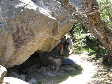 Wazabi V13 bouldering in El Chalten, Patagonia