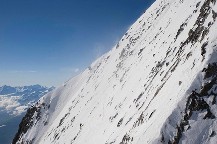 Aiguille Blanche de Peuterey - Il 23/04/2013 Francesco Civra Dano e Luca Rolli in sci, Julien Herry e Davide Capozzi in snowboard hanno effettuato la prima ripetizione della parete est di Aiguille Blanche de Peuterey.